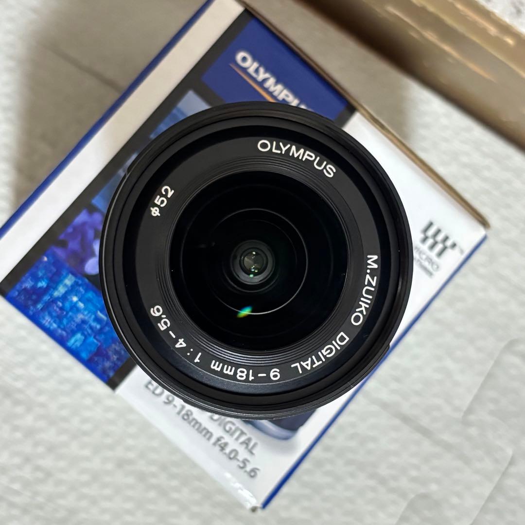 Olympus PEN E-PL10 ミラーレスカメラ　広角ズームレンズ付き