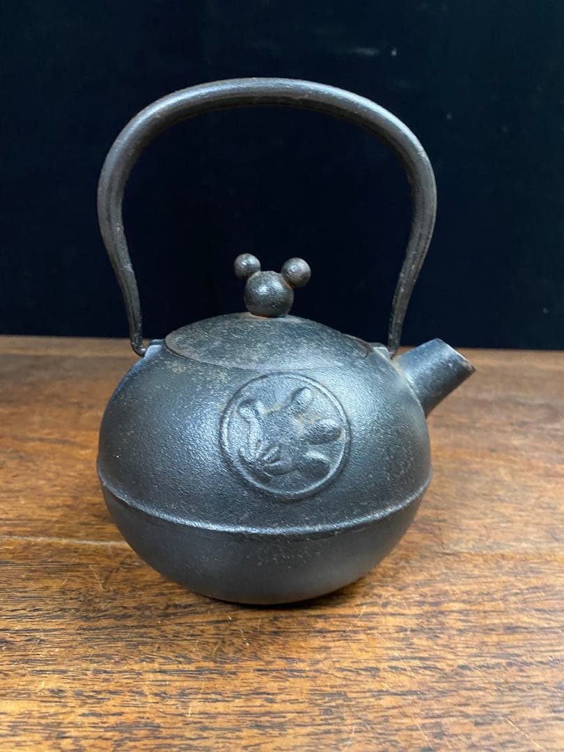 黒色 鉄瓶丸型 元箱付き 鉄瓶　茶道具　急須　金属工芸　湯沸 鉄器　印あり