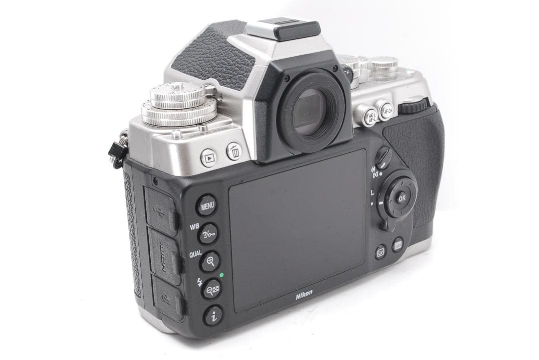 フルサイズセンサー　クラシックデザインと高画質を両立した一眼　Nikon Df