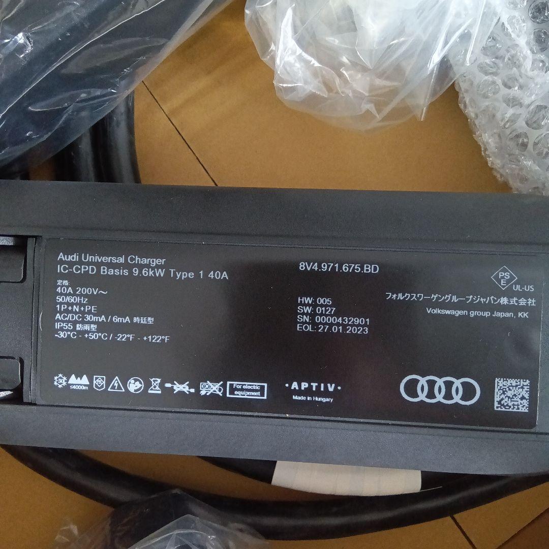 AUDI アウディ e-tron 充電ケーブル