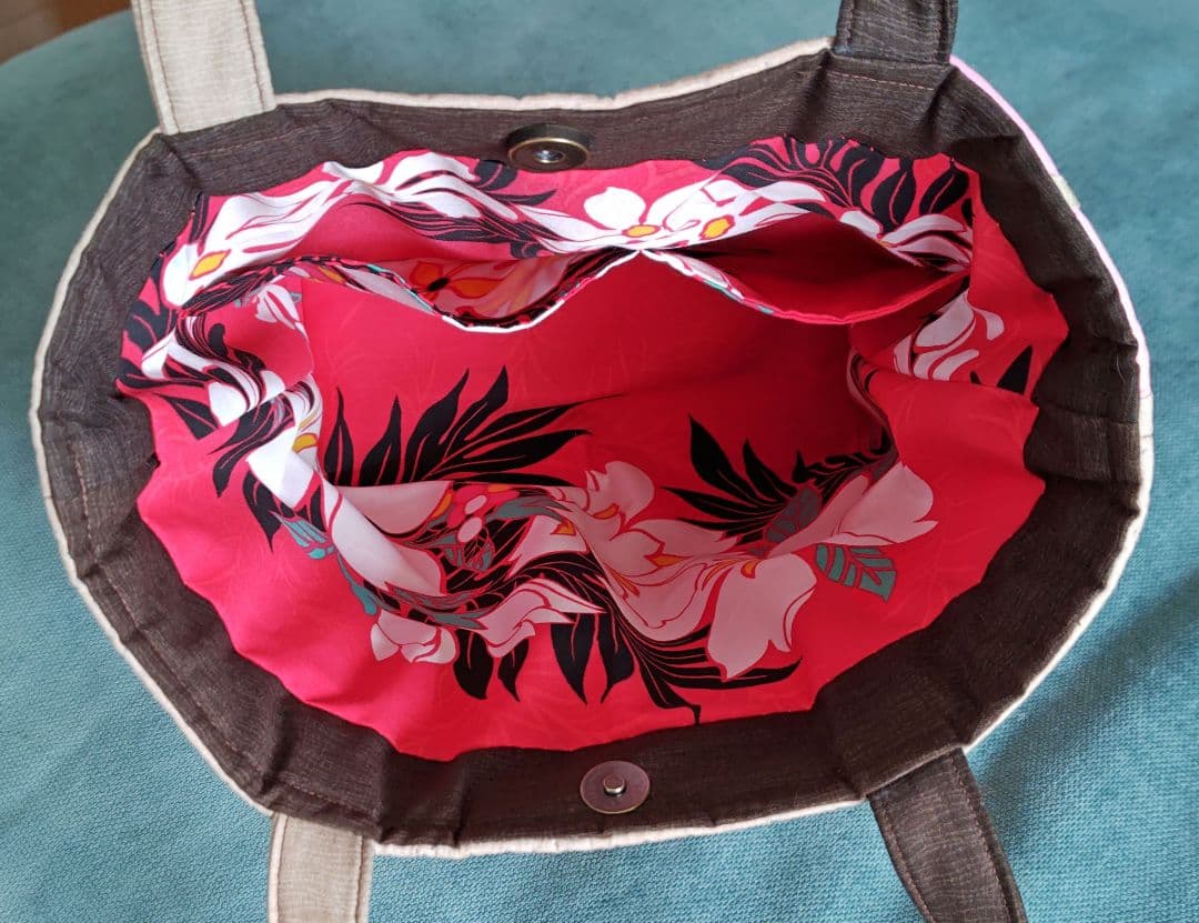 ハンドメイド　ハワイアンキルトバッグ　（ハイビスカス）