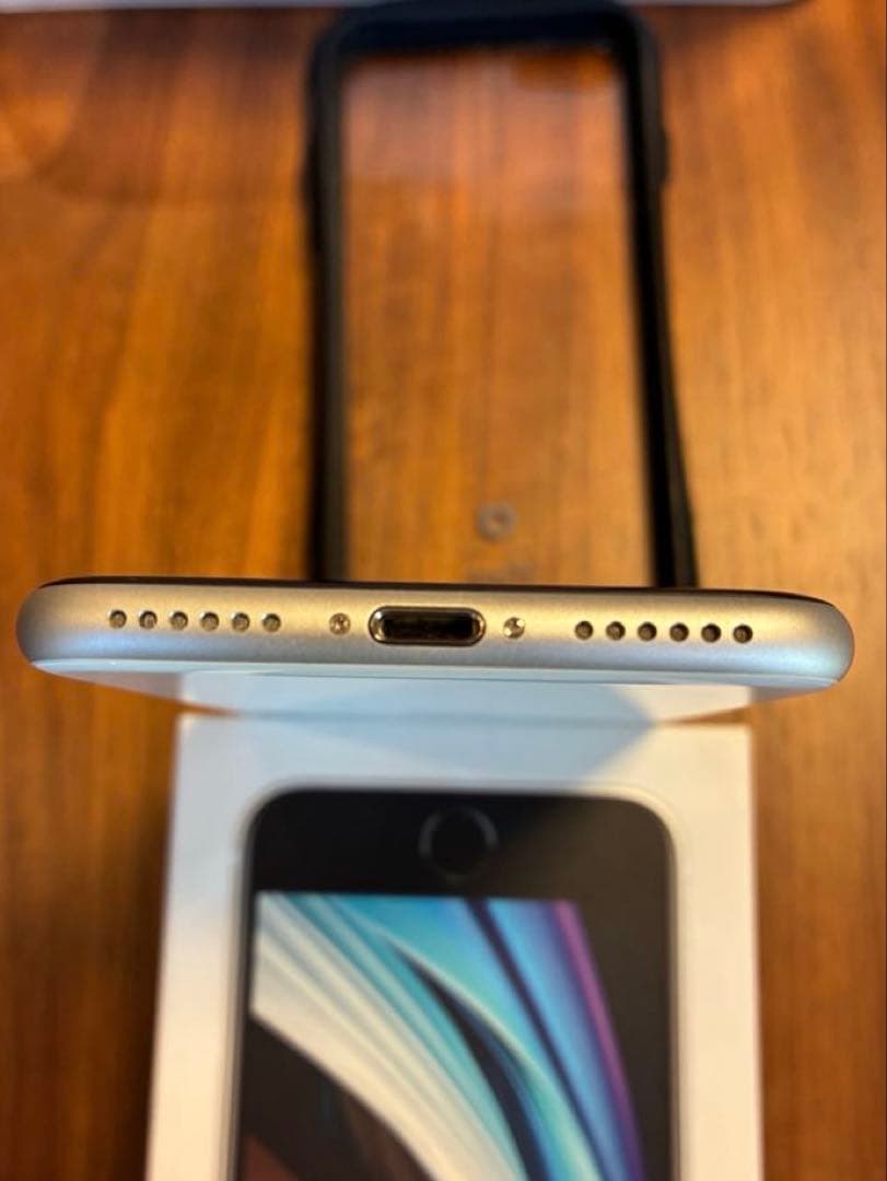 Apple iPhone SE (第2世代) ホワイトifaceカバー付