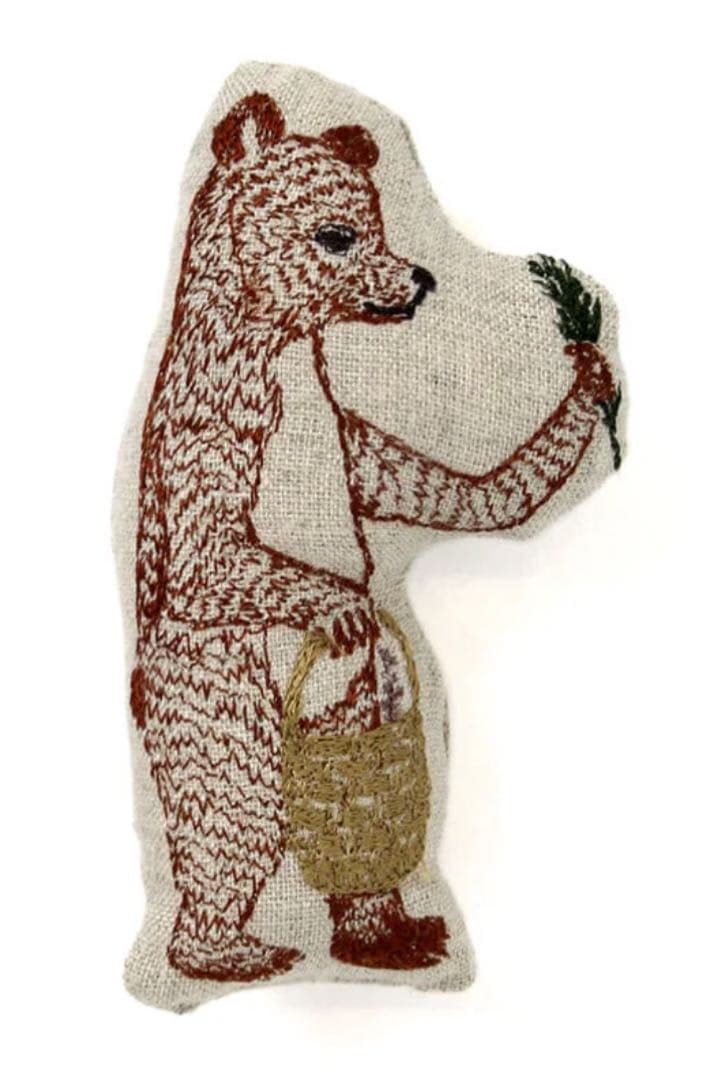 Coral & Tuskクッションカバー Bear apothecary