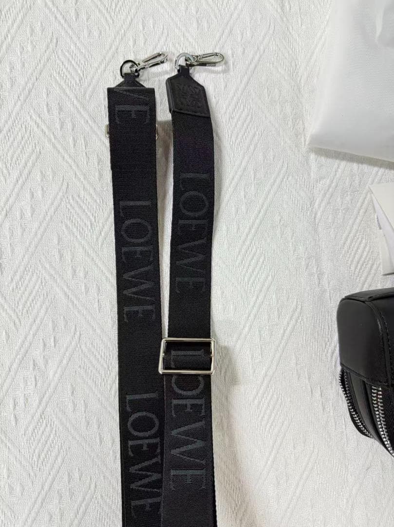 ブラックレザーショルダーバッグ~·