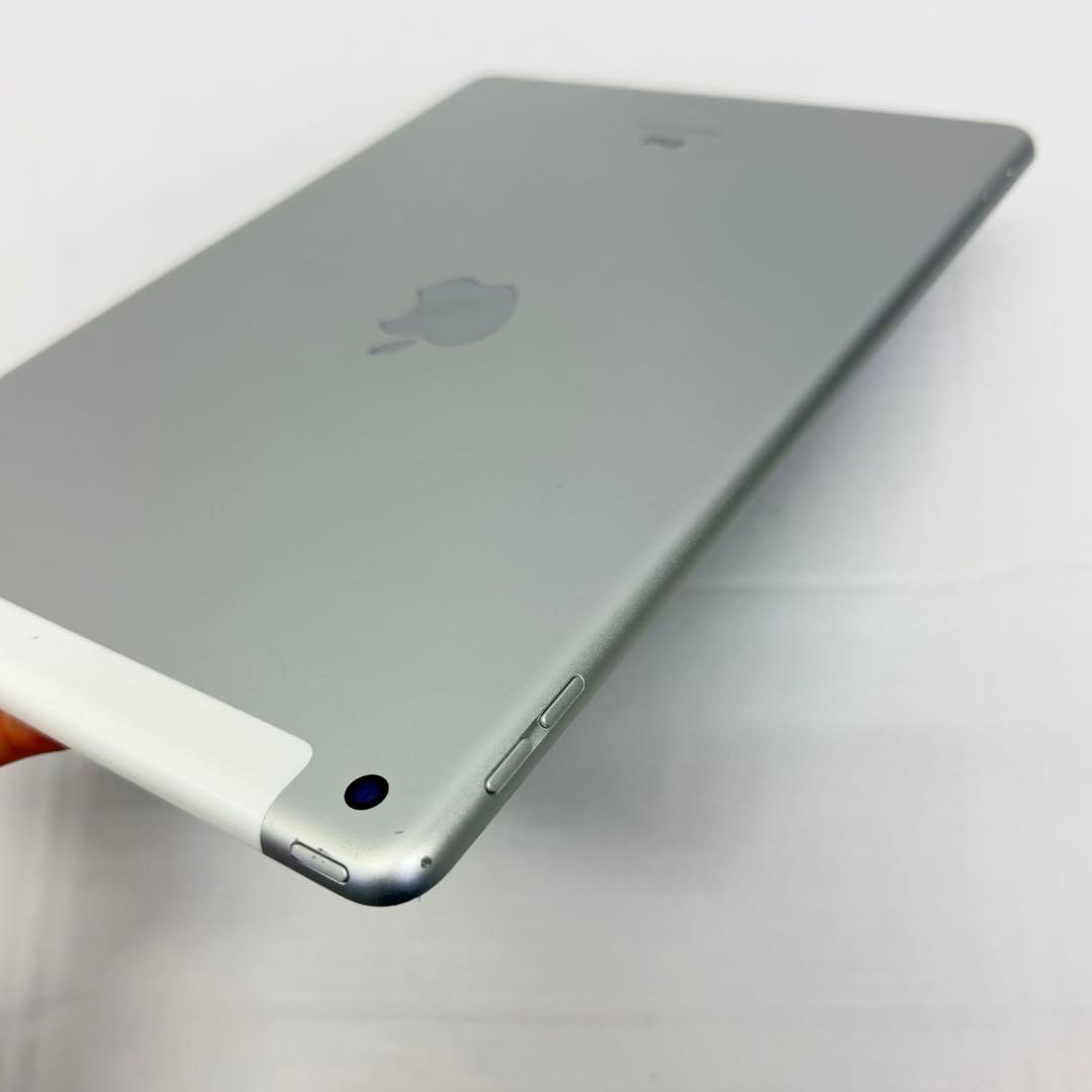 iPad 第8世代 32GB Wi-Fi+Cellular シルバー
