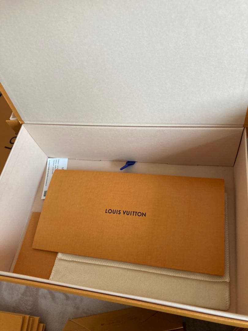 ルイ・ヴィトン空箱　ショップ袋　リボン