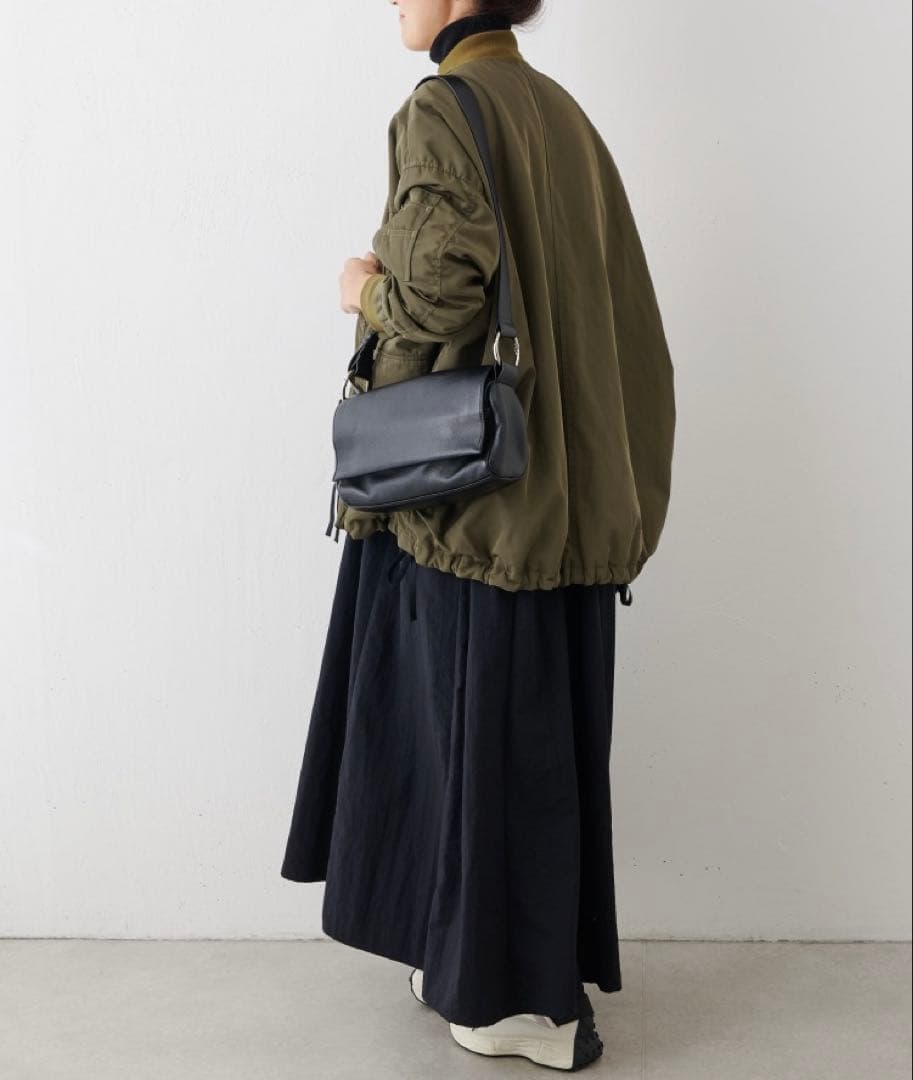 【新品．未開封】BEARDSLEYビアズリー　レザーボディバッグ　ブラック