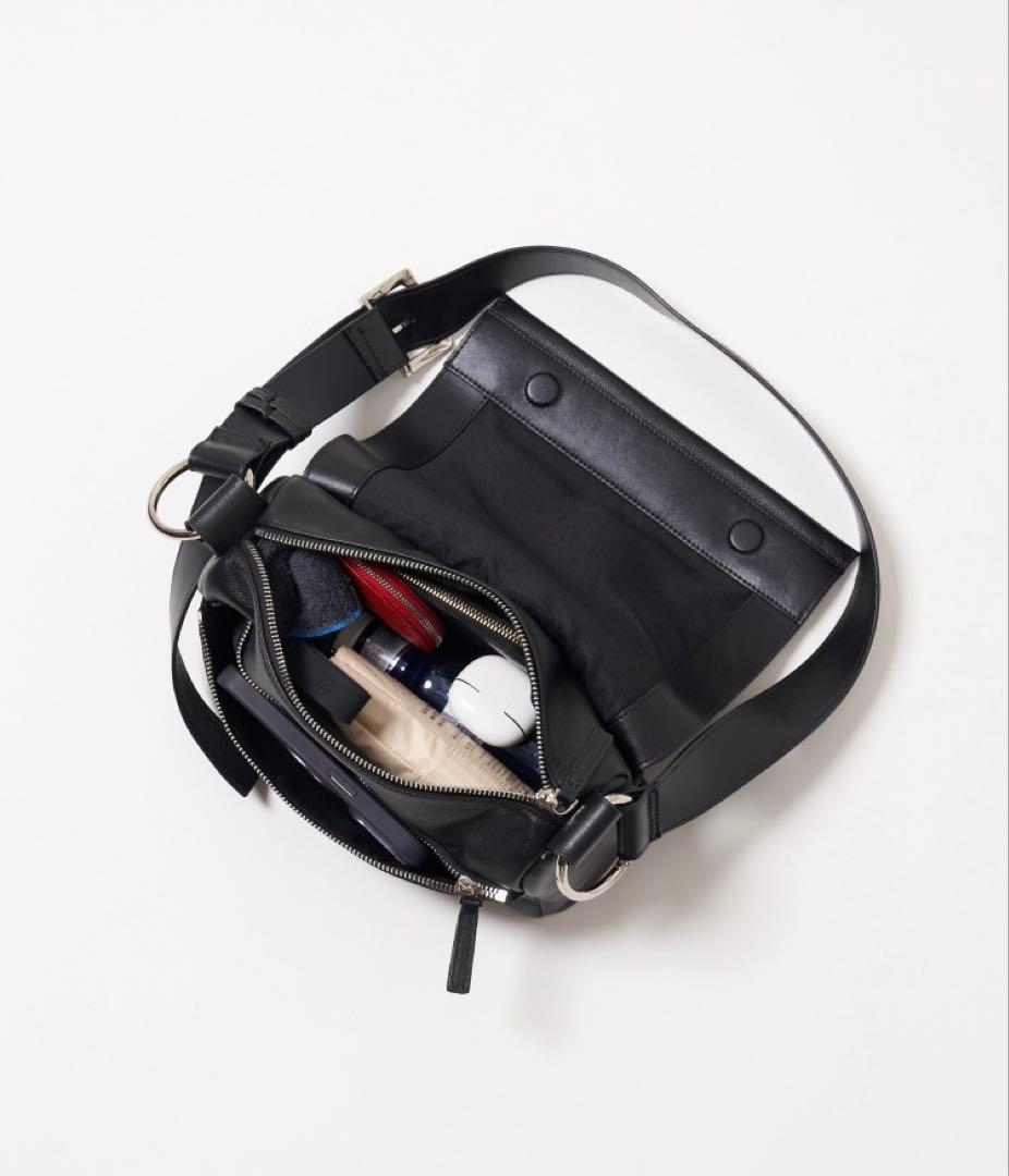 【新品．未開封】BEARDSLEYビアズリー　レザーボディバッグ　ブラック