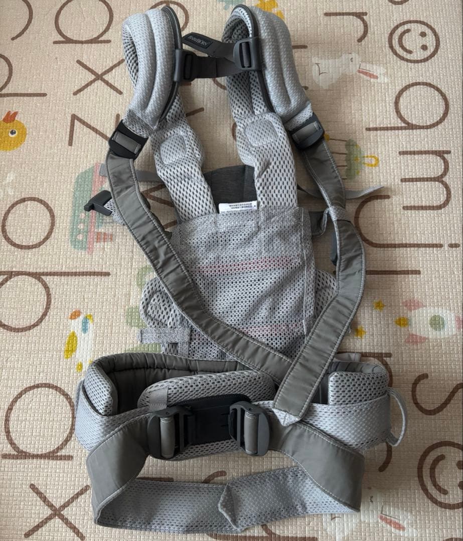 【お値引きしました】BABYBJÖRN 抱っこ紐 ハーモニー　グレー メッシュ