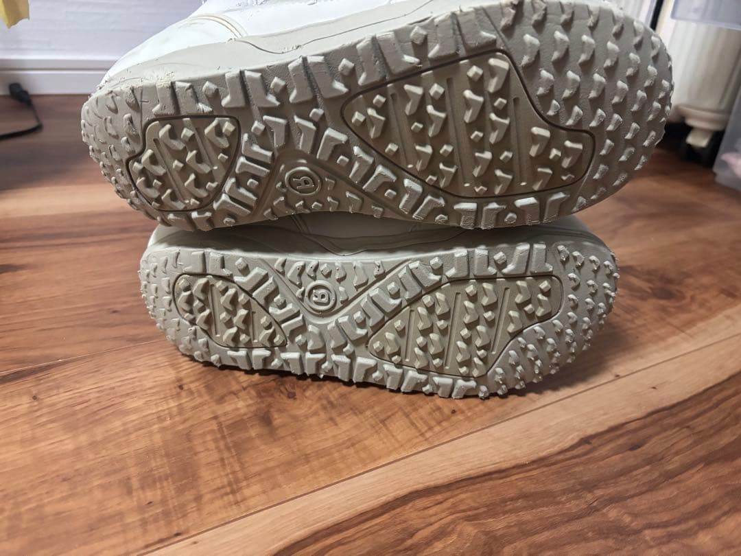 ホワイト スノーボードブーツ 女性用