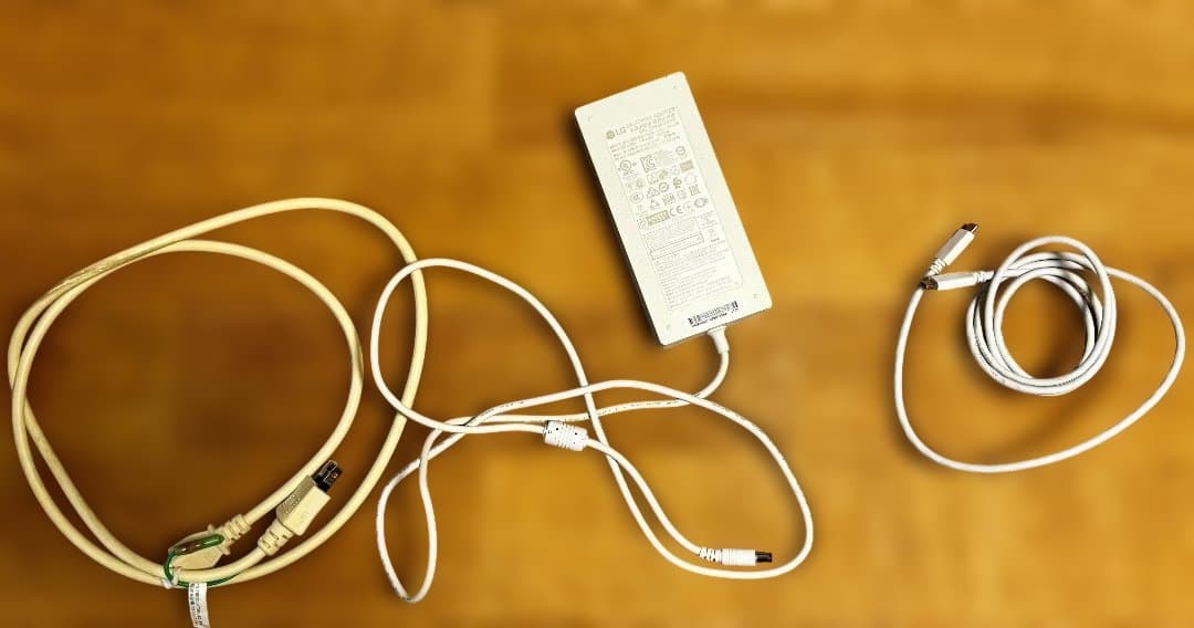 LG 27インチ4Kモニター LG-27UL850-W 本体・電源・ケーブル類