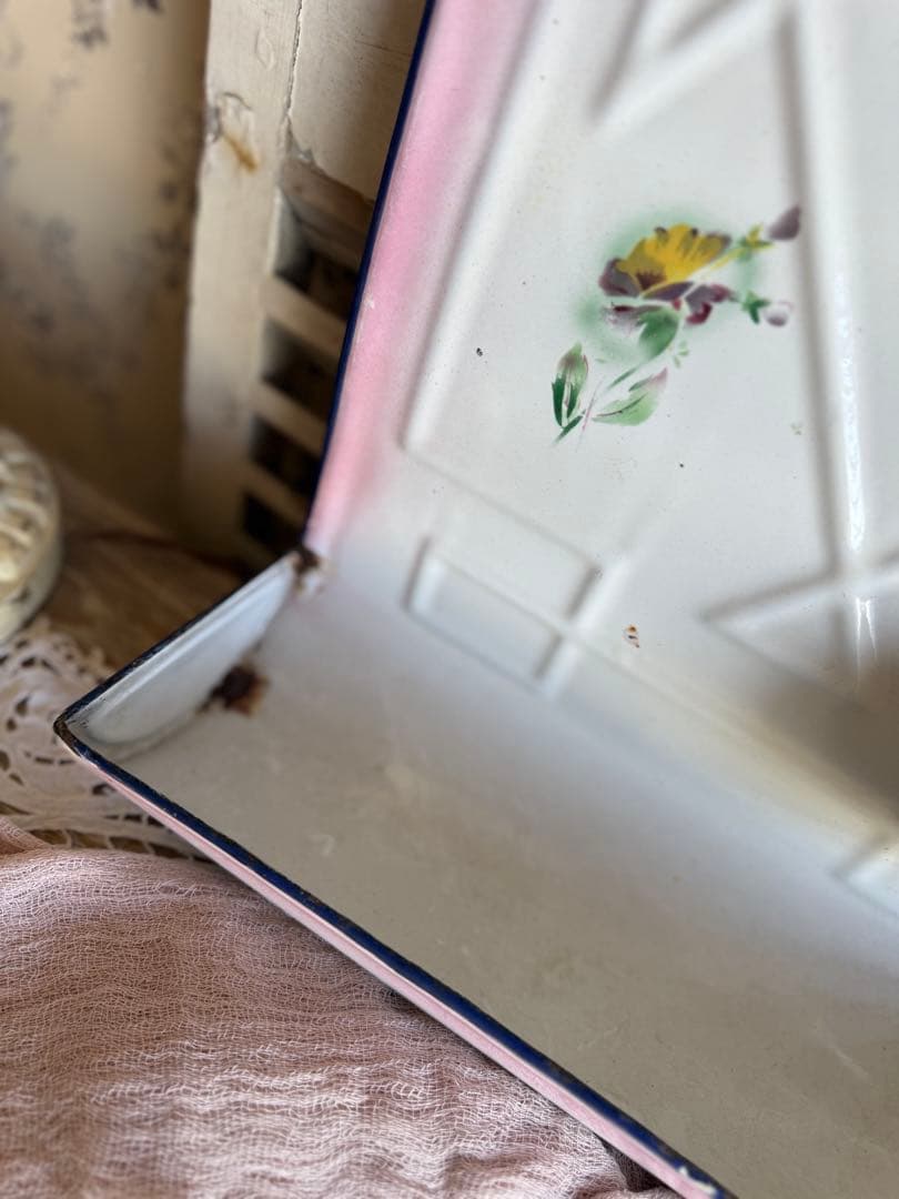 フランスアンティークジャピー社薔薇とパンジーのホーローレードルラックピンク