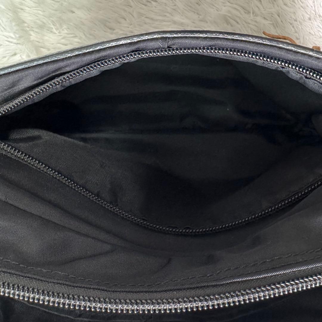 アニエスベーボヤージュ　牛革×ナイロン　ロゴ型押し　軽量クロスボディバッグ黒