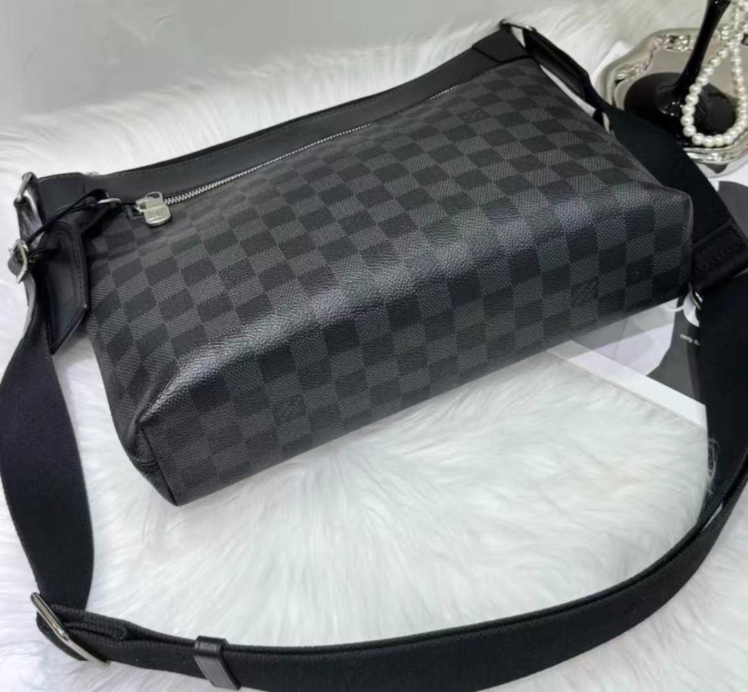 ダミエグラフィット メッセンジャーバッグ