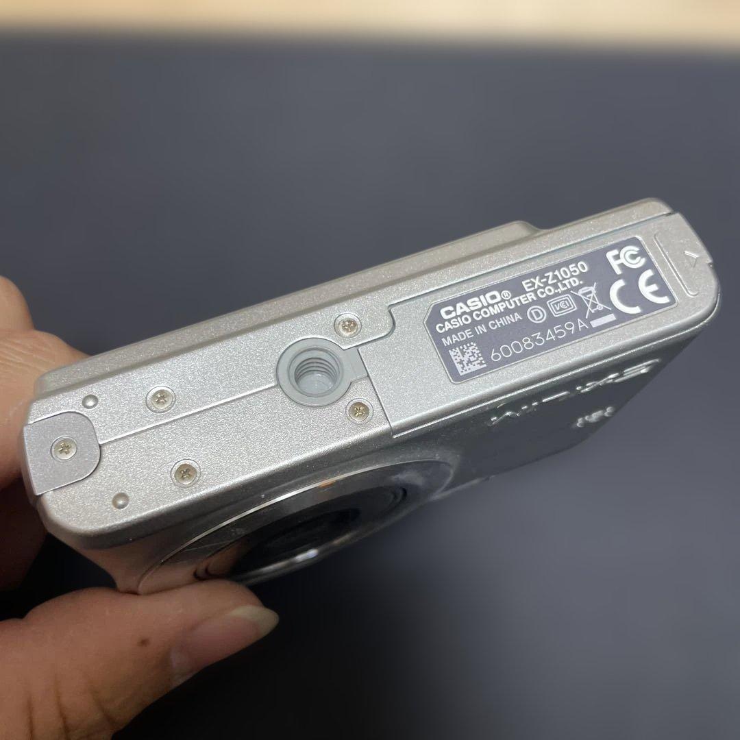Casio EXILIM EX-Z1050 コンパクトデジタルカメラ