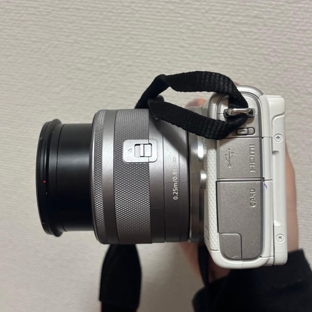 Canon EOS M100 ダブルズームキット ミラーレス一眼