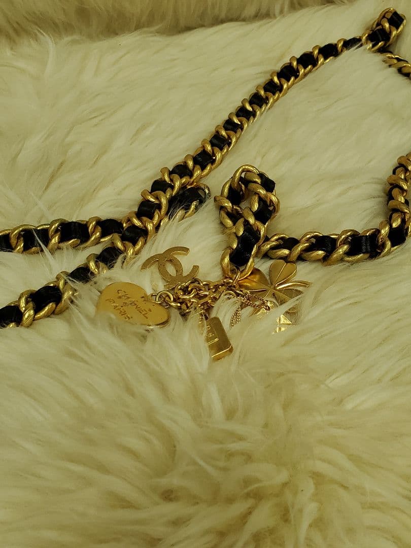 CHANEL シャネル　ゴールドチェーンベルト チャーム付き