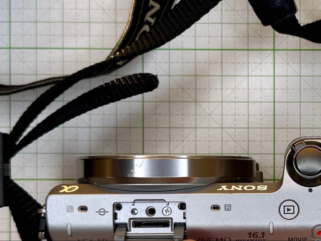 猫*様 SONY α NEX-5R レンズ　付属フラッシュ付き　シルバー　動作未