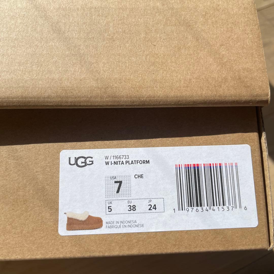 UGG WI-NITA PLATFORM ベージュ ボア付きムートンブーツ
