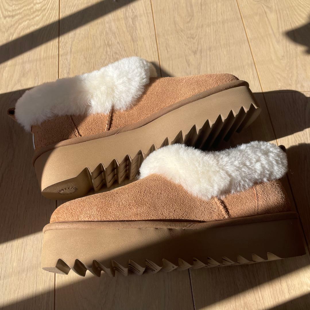 UGG WI-NITA PLATFORM ベージュ ボア付きムートンブーツ