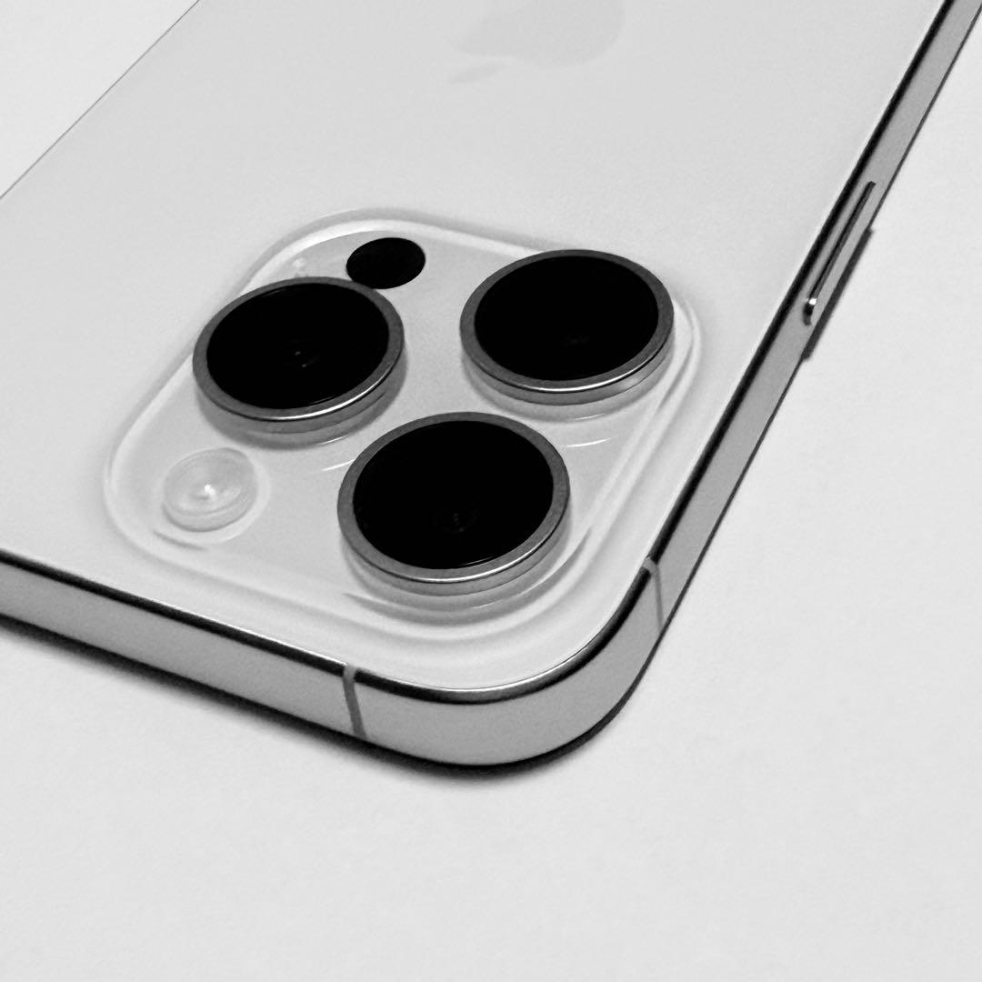 u*a様 Apple iPhone 15 Pro SIMフリー ホワイトチタニウ