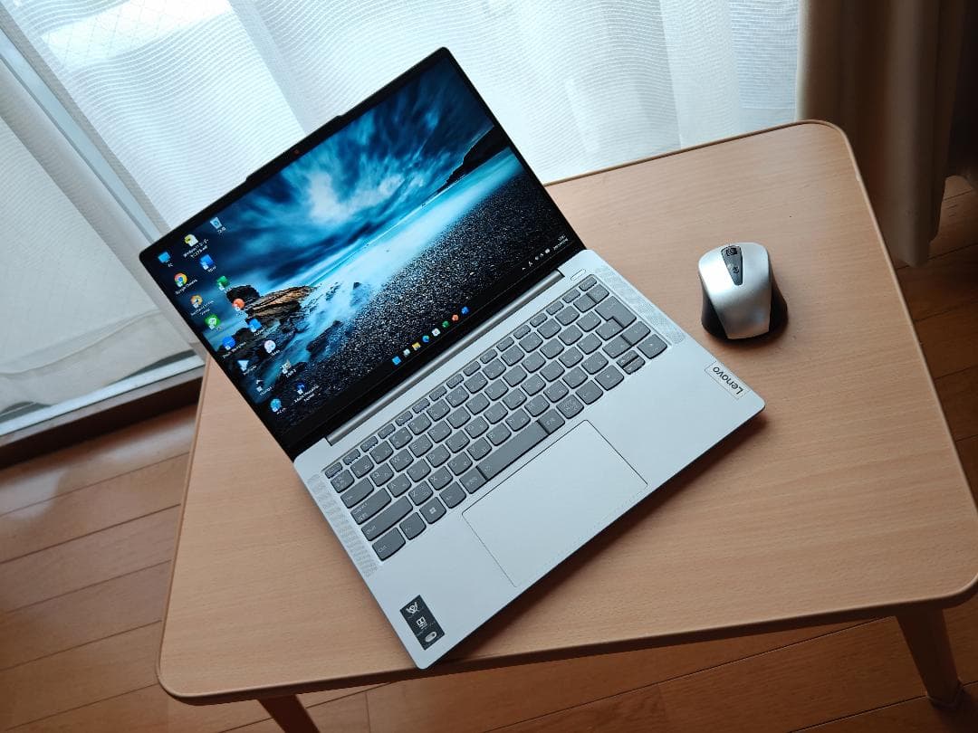 Lenovoスリムな ノートパソコン 2024年製
