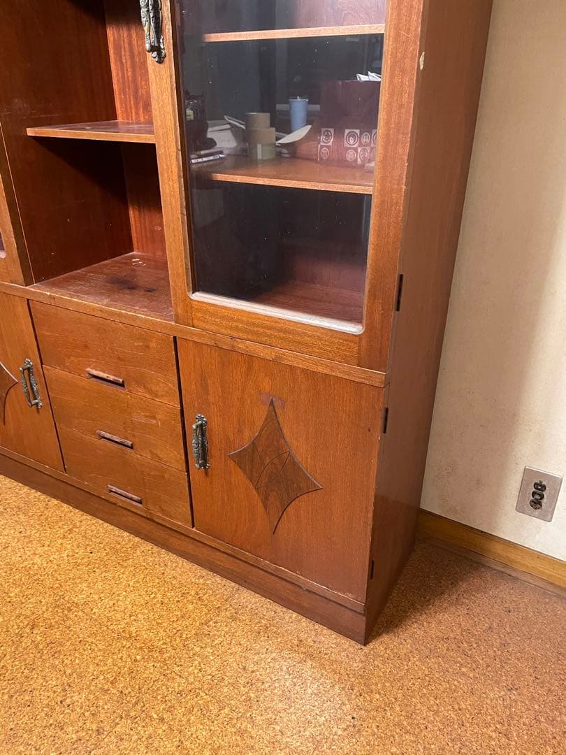 木製ガラス扉付き収納棚・食器棚