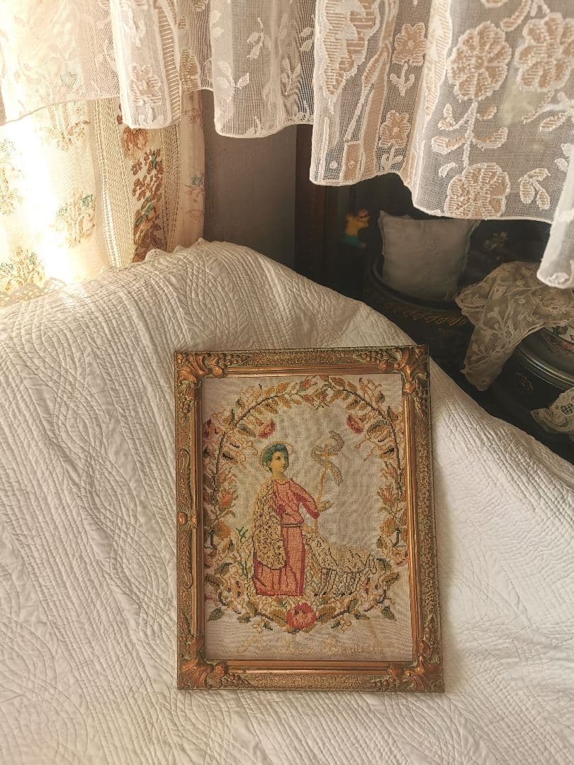 アンティーク バプテスマの聖ヨハネと羊と薔薇 ニードルポイント 手刺繍 額付