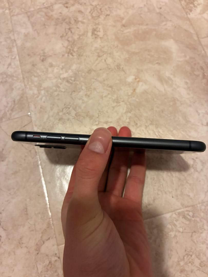 Apple iPhone 11 ブラック 本体　ジャンク　au 64GB