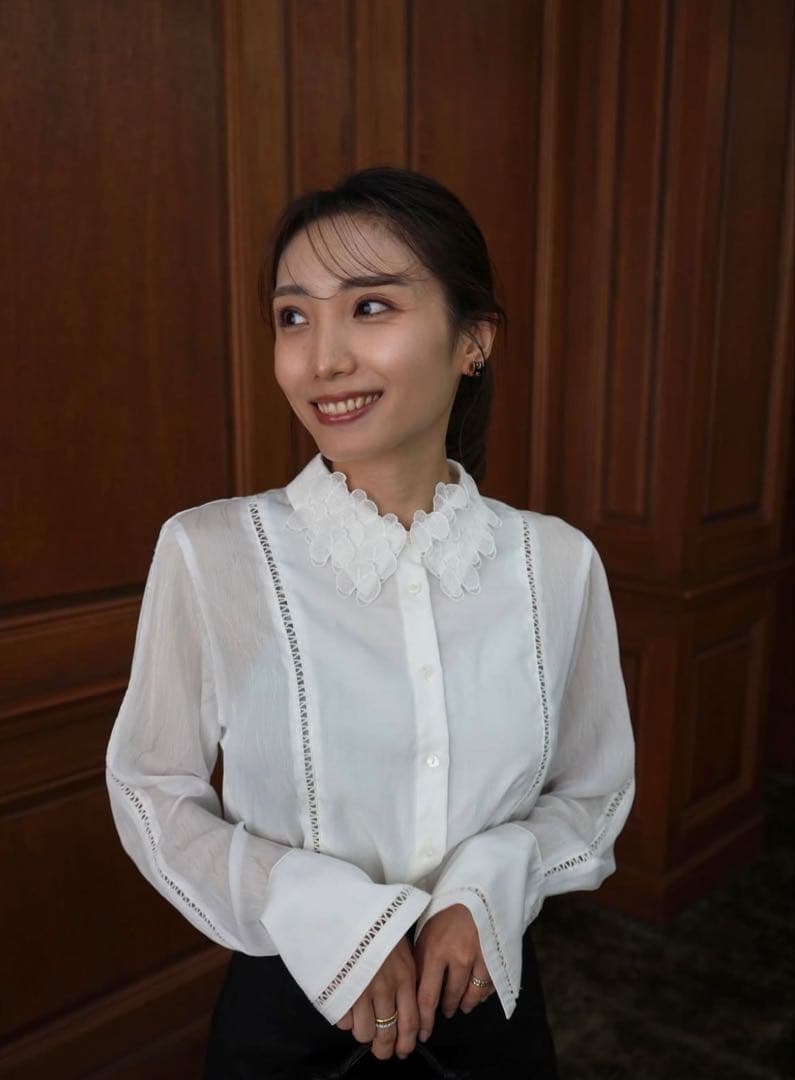 トップス laubeblanc OrchidEmbroideredCollar Shirt