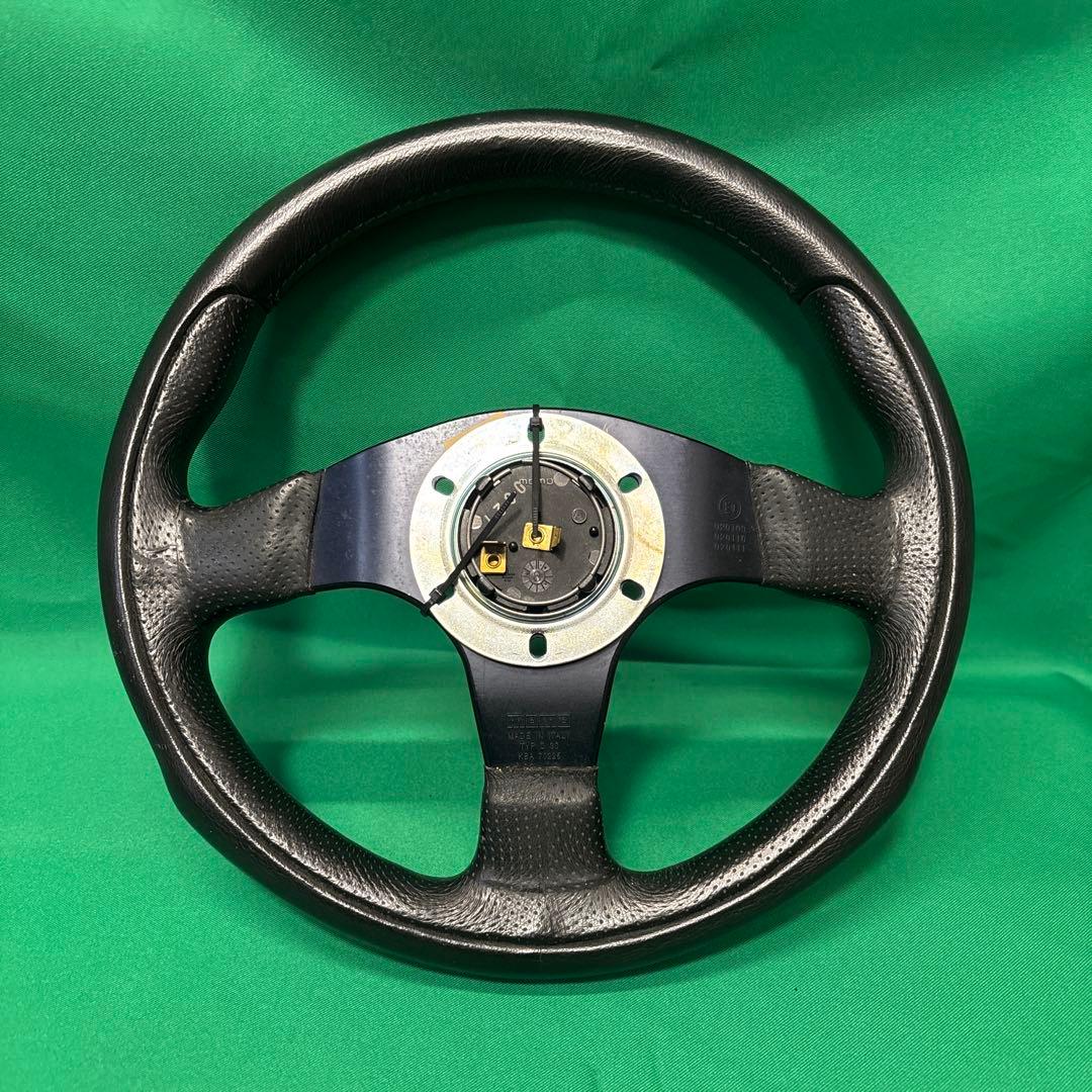 MOMO ステアリング 30パイ 希少サイズ