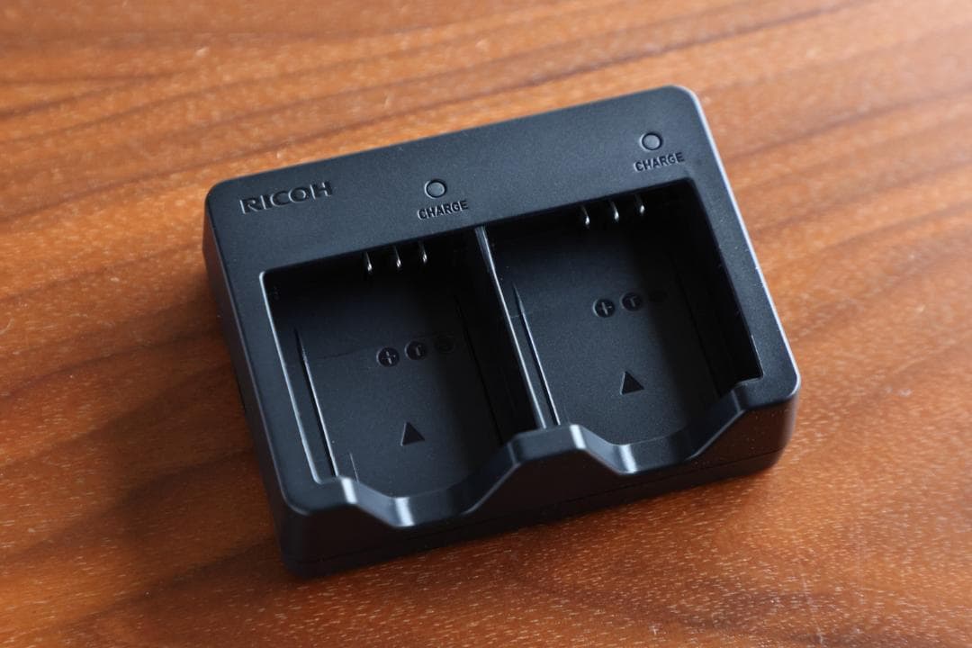 Ricoh GR4用 バッテリー + 充電器（DB-120・BJ-12）