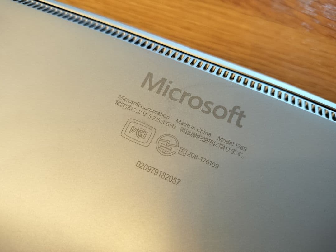 Microsoft Surface Laptop office付き