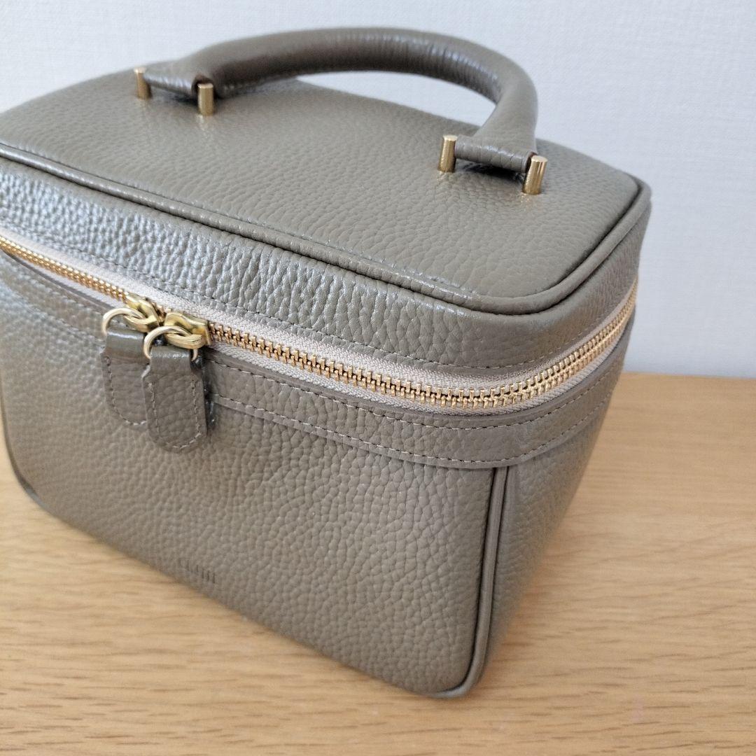 ch!iii　チーバッグ　バニティ　シュリンクレザー　トープ