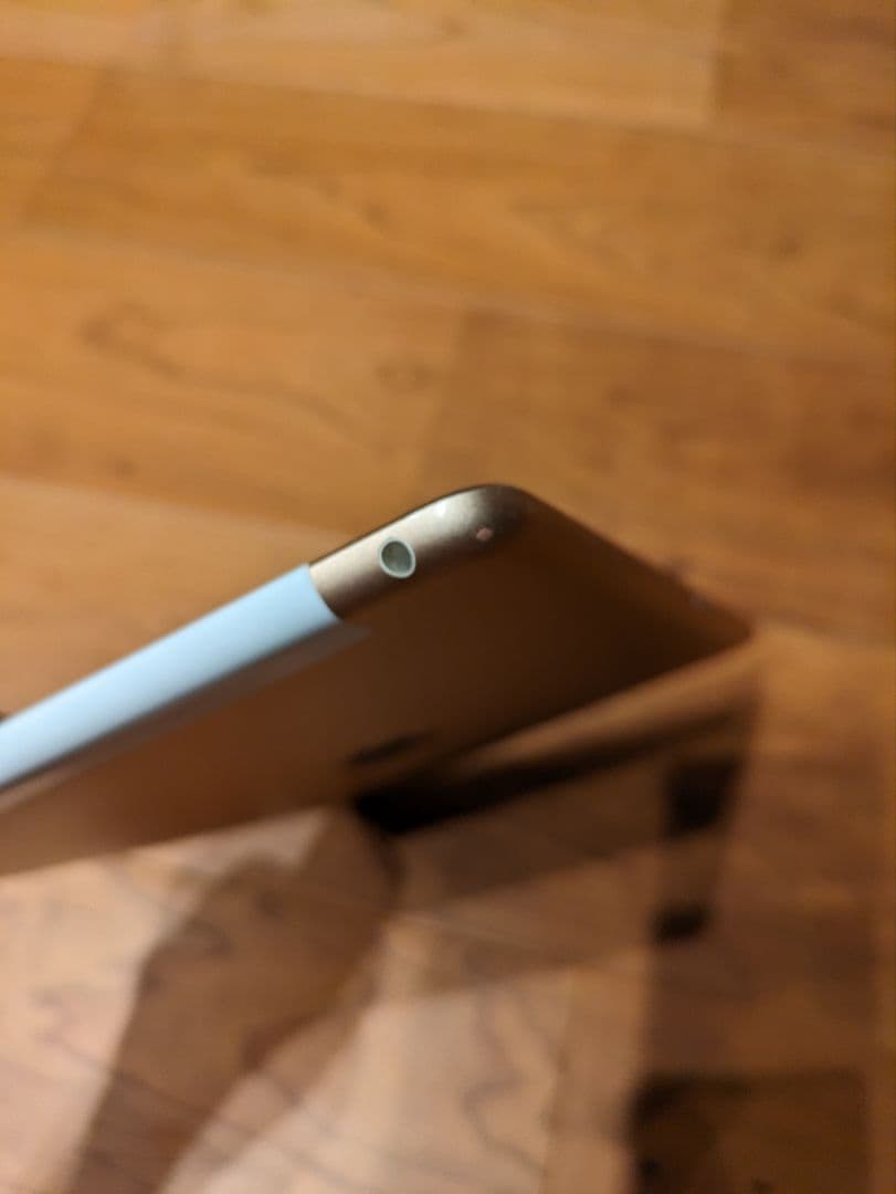 iPad第7世代　32GB ゴールド　iPad セルラーモデル