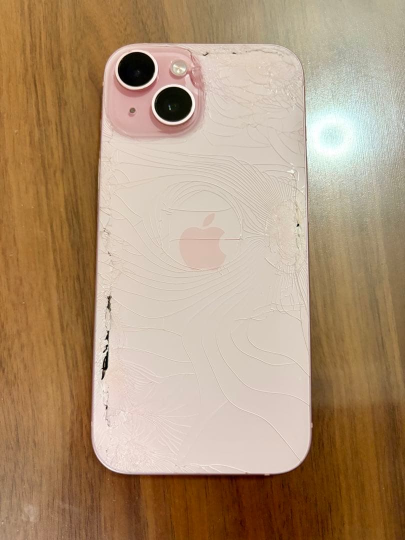 【ジャンク品】iPhone15 128GBピンク SIMフリー　背面ひび割れあり