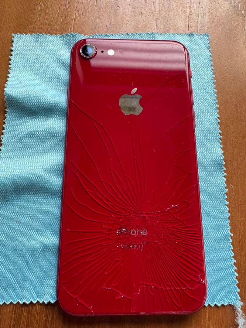 Apple iPhone 8 赤 (背面ひび割れ)