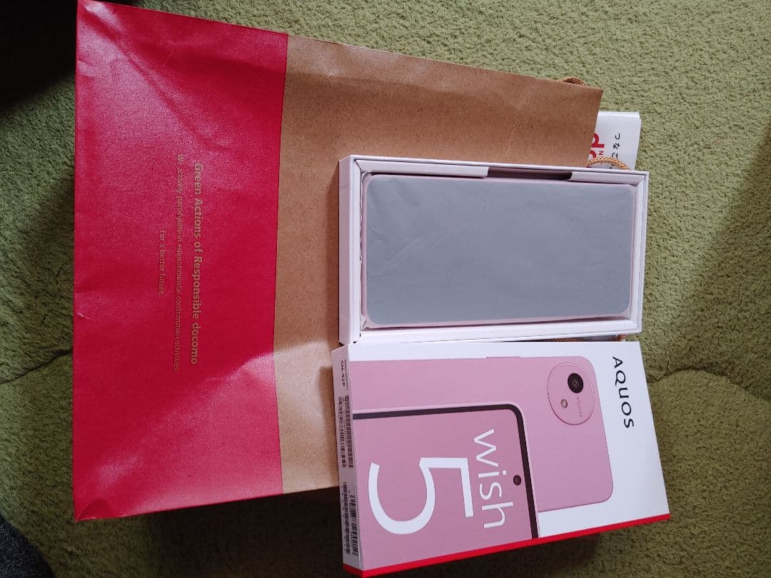 AQUOS wish 5 本体　ナデシコ　新品　docomo版