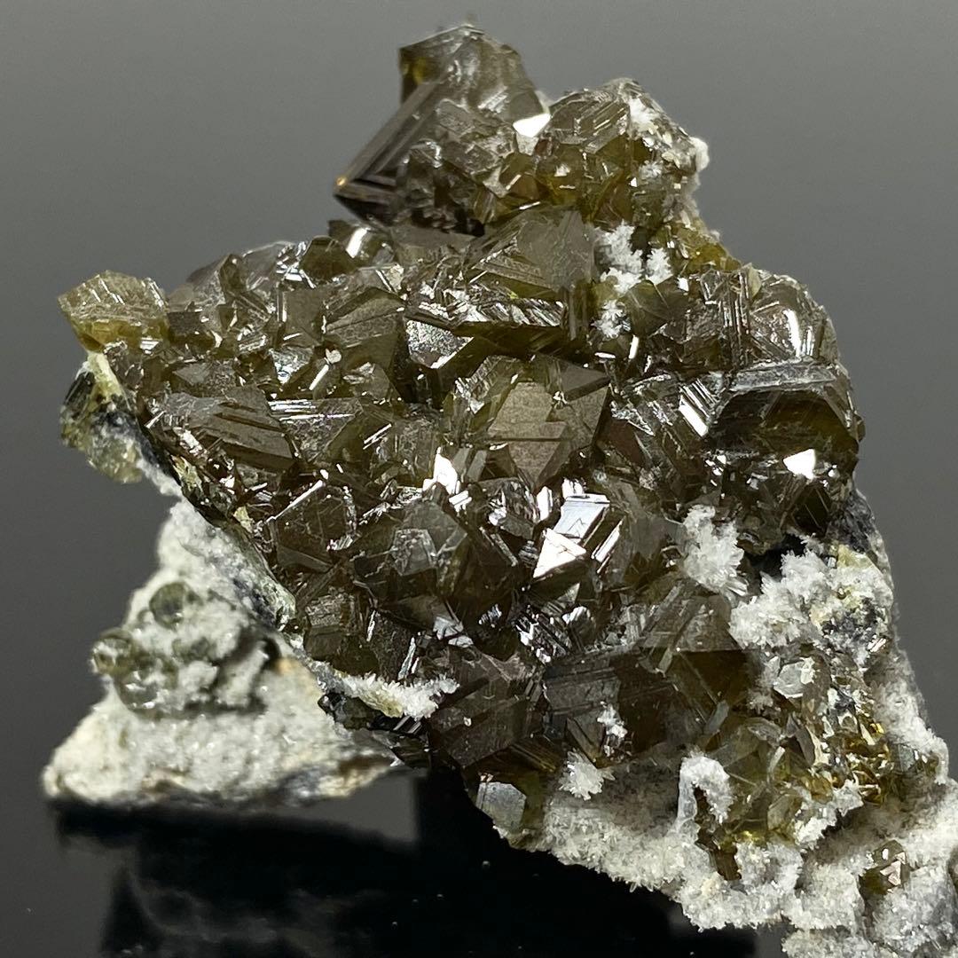 スファレライト　閃亜鉛鉱　オリーブカラー　鉱物標本　原石鉱石　天然石　ストーン