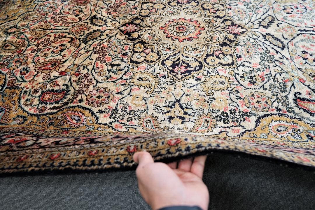 Vintage ペルシャ クム産シルクの手織り絨毯 size:200x132cm