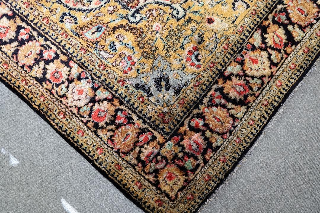 Vintage ペルシャ クム産シルクの手織り絨毯 size:200x132cm