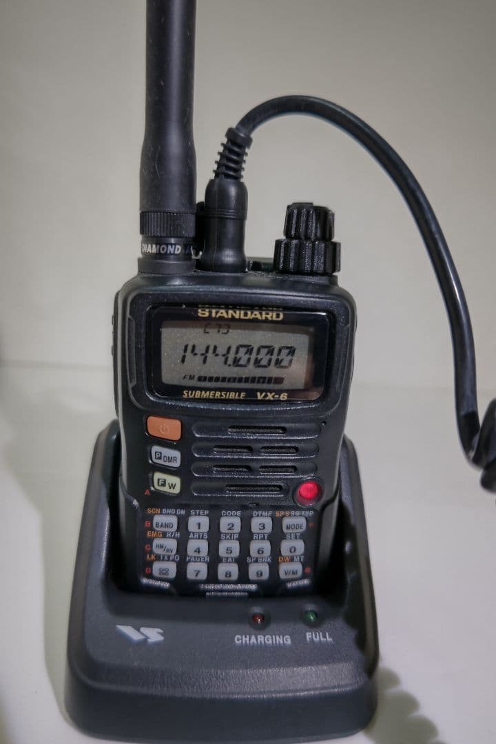 スタンダードアマチュア無線機 VX-6 ハンディ