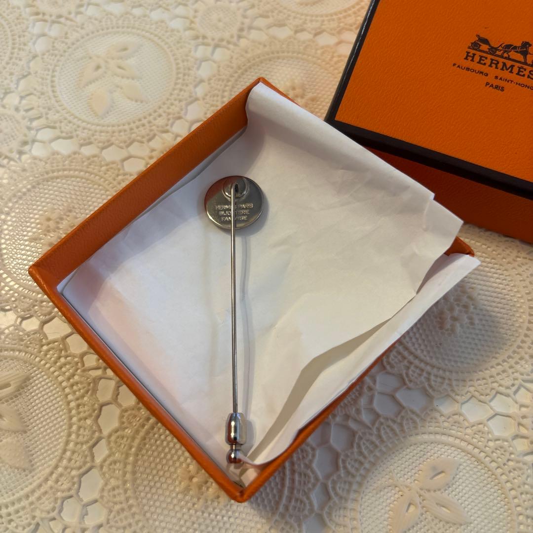 HERMES 丸型ピンバッジ 2個セット