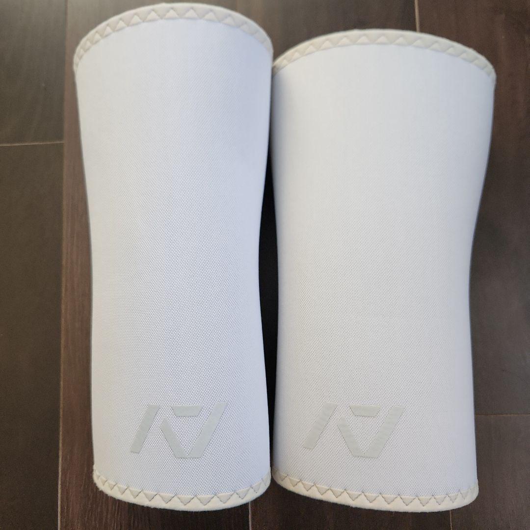 A7 Hourglass ニースリーブ Rigor Mortis　ホワイト