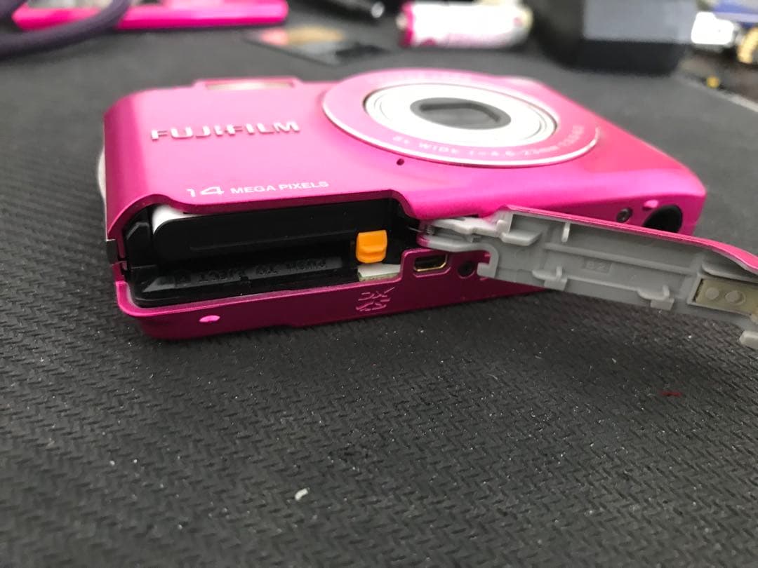 【美品】Fujifilm 14メガピクセル コンパクトデジタルカメラ ピンク