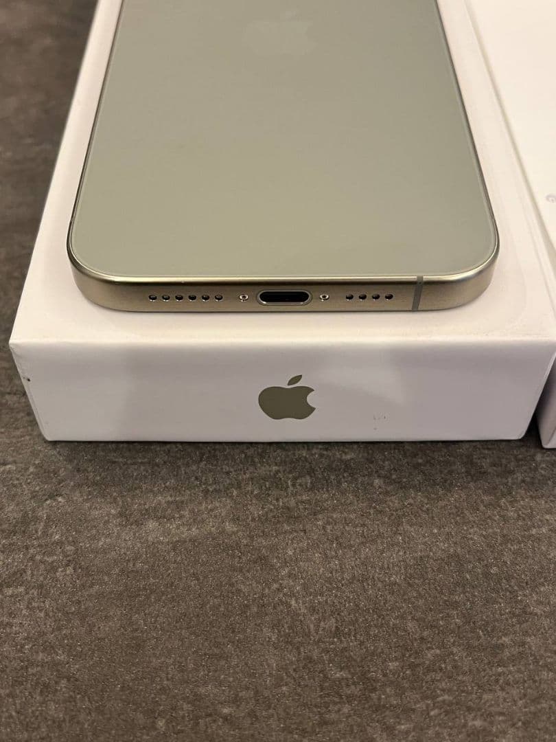 当日発送【美品】iPhone15promax 256GB ナチュラルチタニウム