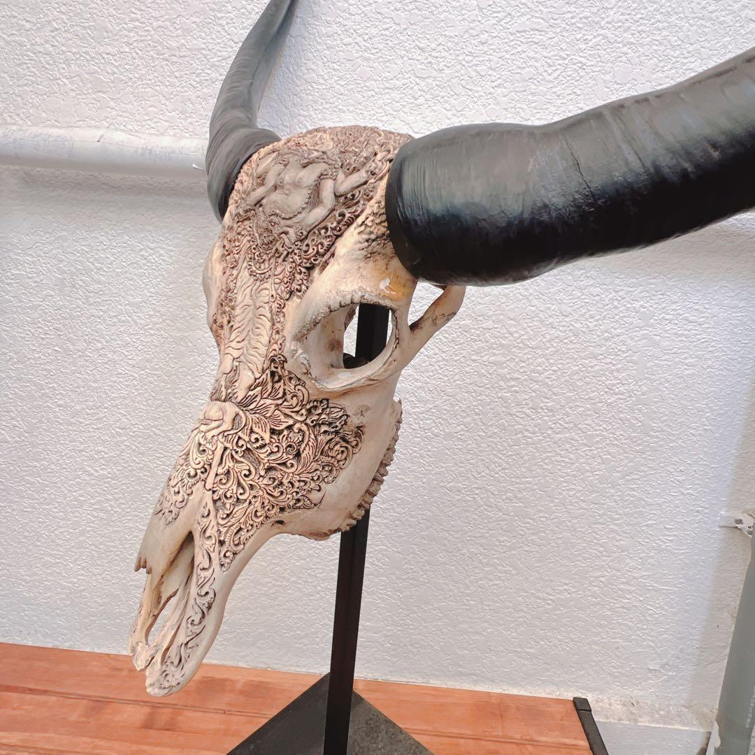 バッファロースカル　牛頭蓋骨　壁掛け彫像
