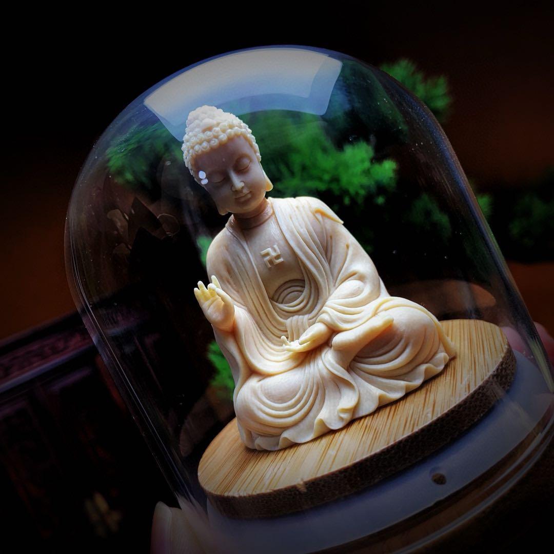 天然マンモス牙美しい手作り彫刻　大日如来　小さいな置物