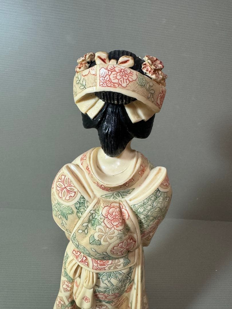 2920 古美術品　細密彫刻女性像　置物　細密細工　骨董