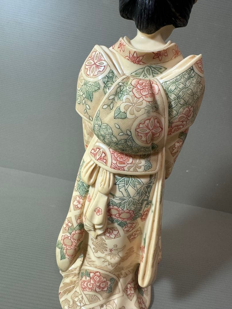 2920 古美術品　細密彫刻女性像　置物　細密細工　骨董